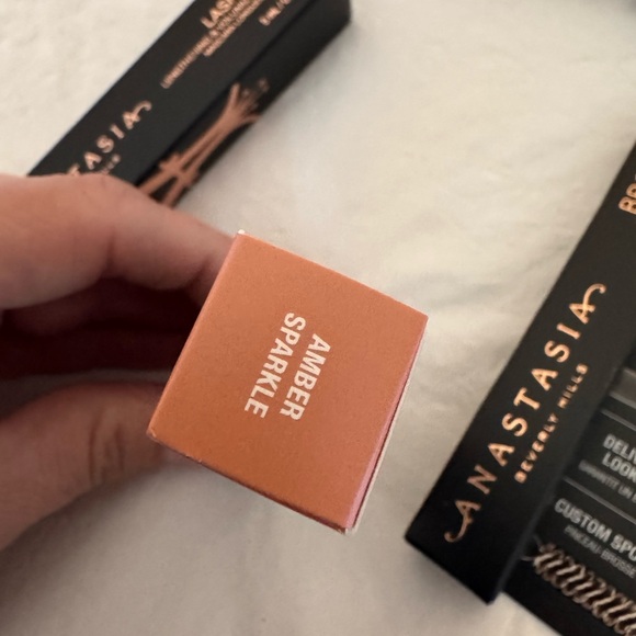 Anastasia Beverly Hills Brow and Lip Collection - Picture 7 of 9